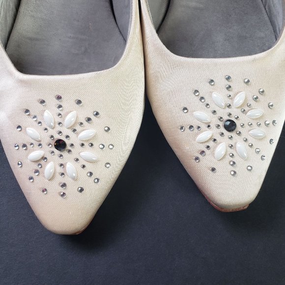 Kevyn Wynn Satin Slippers Mules Crystals Size 8 - Picture 3 of 16